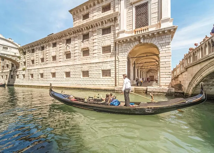 Ai Pini-villa شقة دونا فيردي